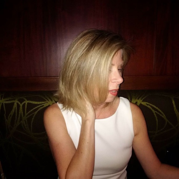 Meet your Posher, Deb - Picture 1 of 1